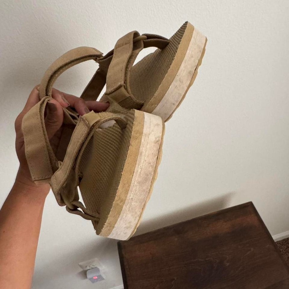 Tan White Teva Midform Sandal Size 7 - Picture 7 of 7